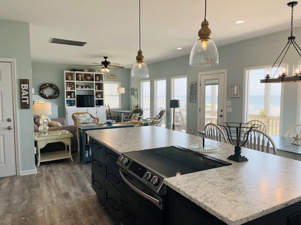House, 5 Bedrooms | Private kitchen | Fridge, microwave, oven, dishwasher