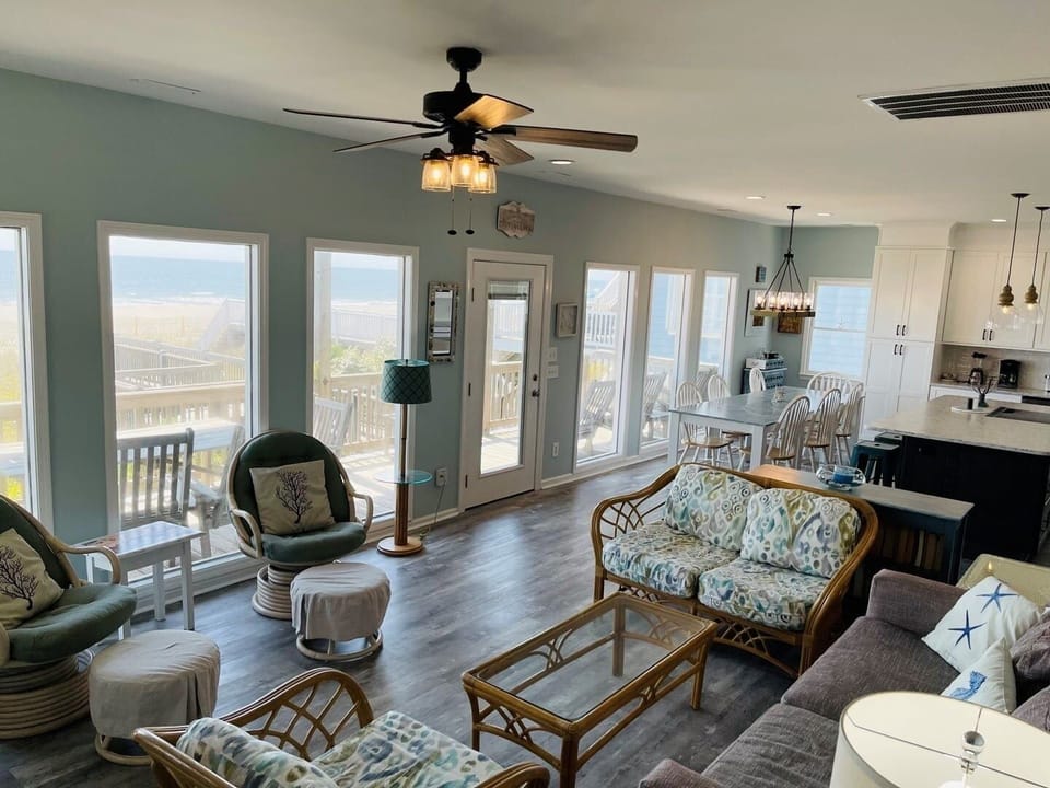 House, 5 Bedrooms | Living area | TV