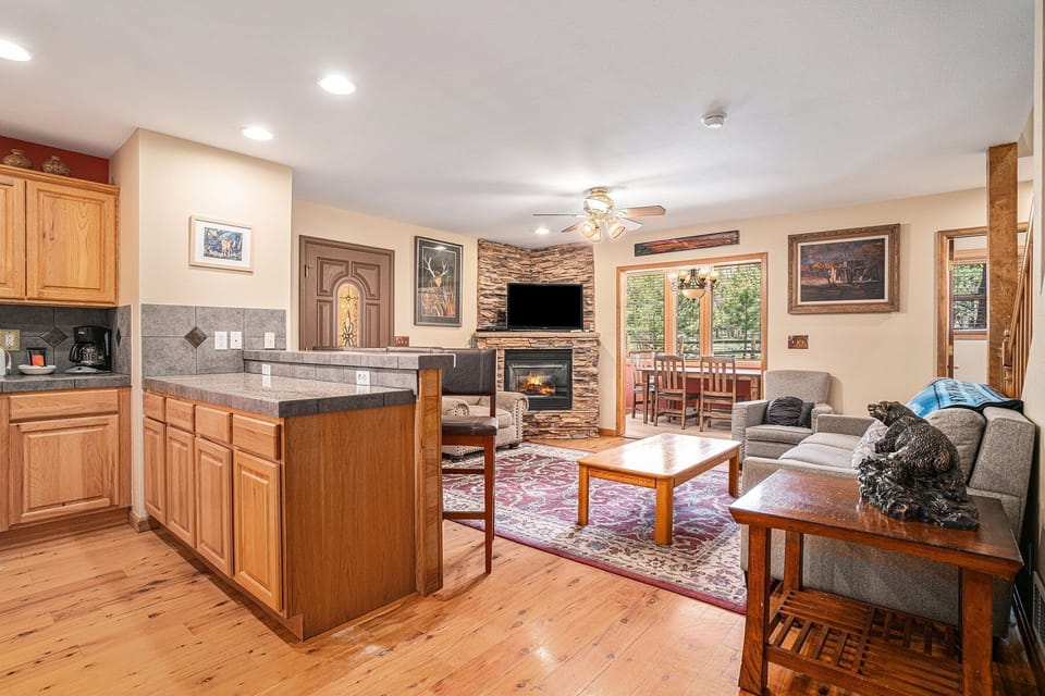 Townhome, 3 Bedrooms | Private kitchen | Fridge, microwave, oven, dishwasher