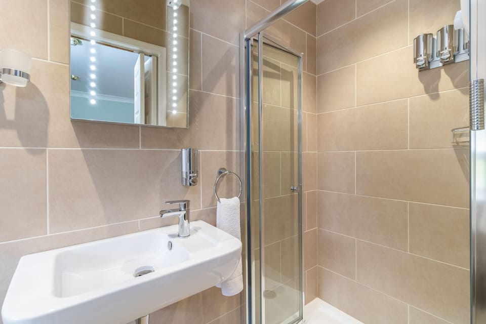 Traditional Twin Room, Ensuite, Garden View