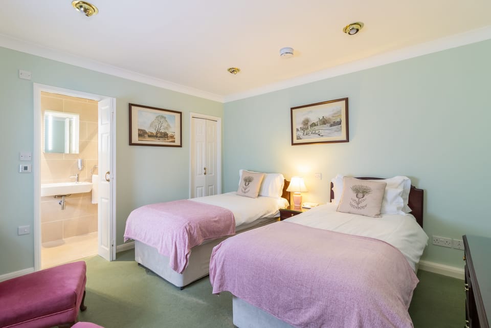 Traditional Twin Room, Ensuite, Garden View