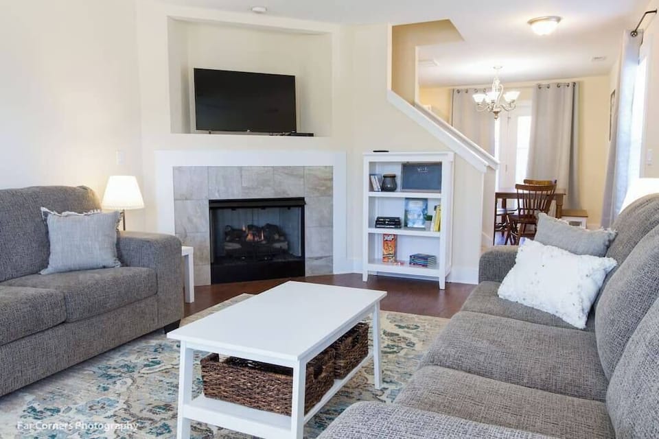 "We had absolutely amazing stay. Beautiful, clean, family friendly townhouse in a great location." - Michaela, past guest