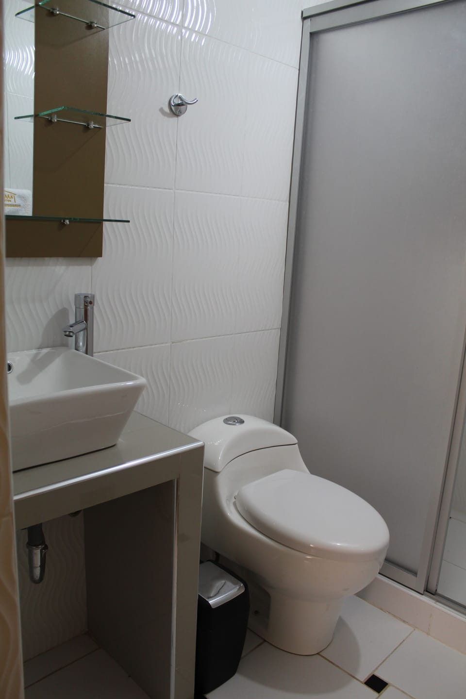 Single Room, 1 Twin Bed, Non Smoking | Bathroom | Deep soaking tub, rainfall showerhead, free toiletries, towels