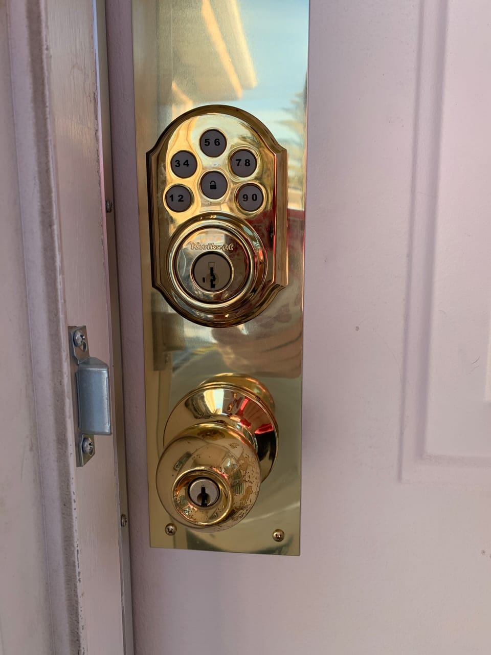 Smart lock for self check in