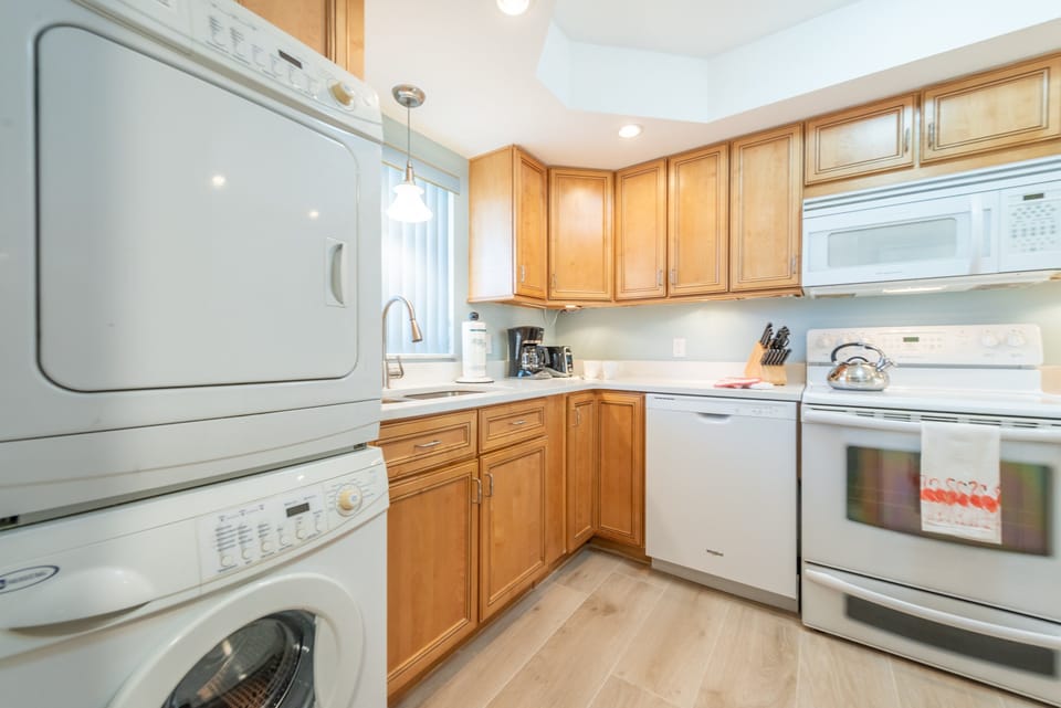Clean & modern kitchen