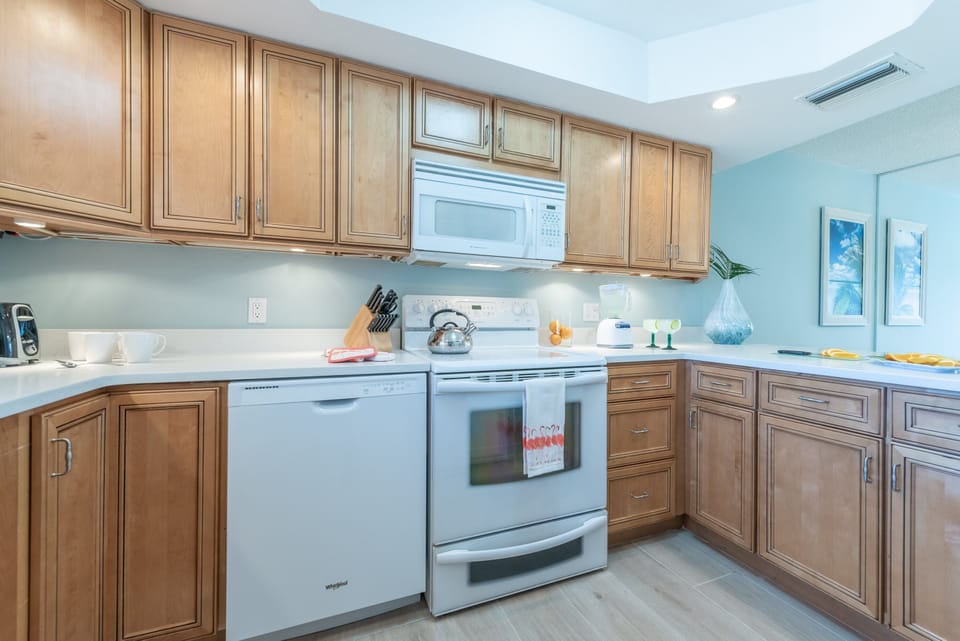 Fully equipped upgraded kitchen with everything you need for home-cooked meals