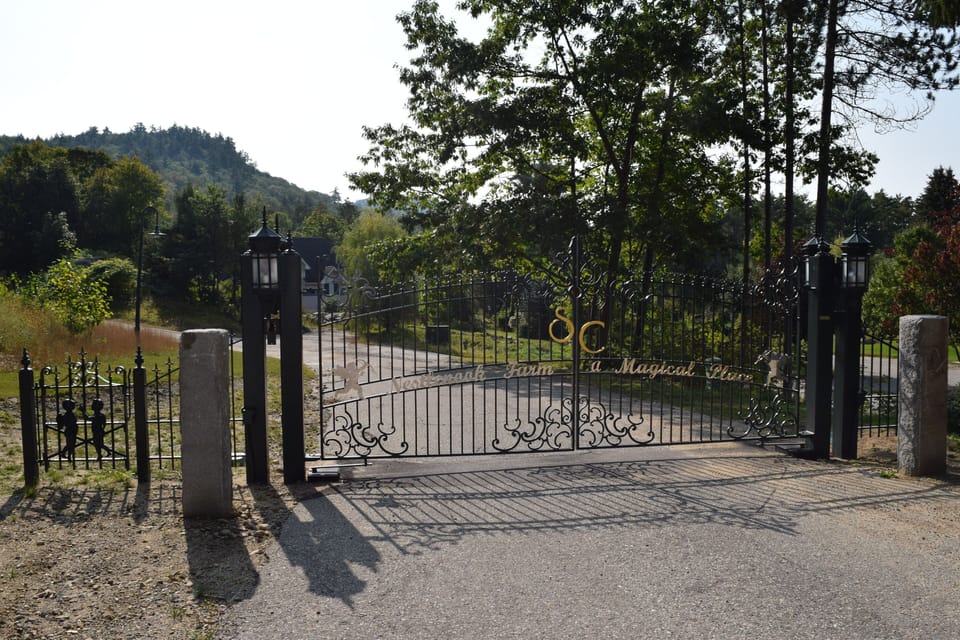Gate to enter Nestlenook and the Grand Victorian