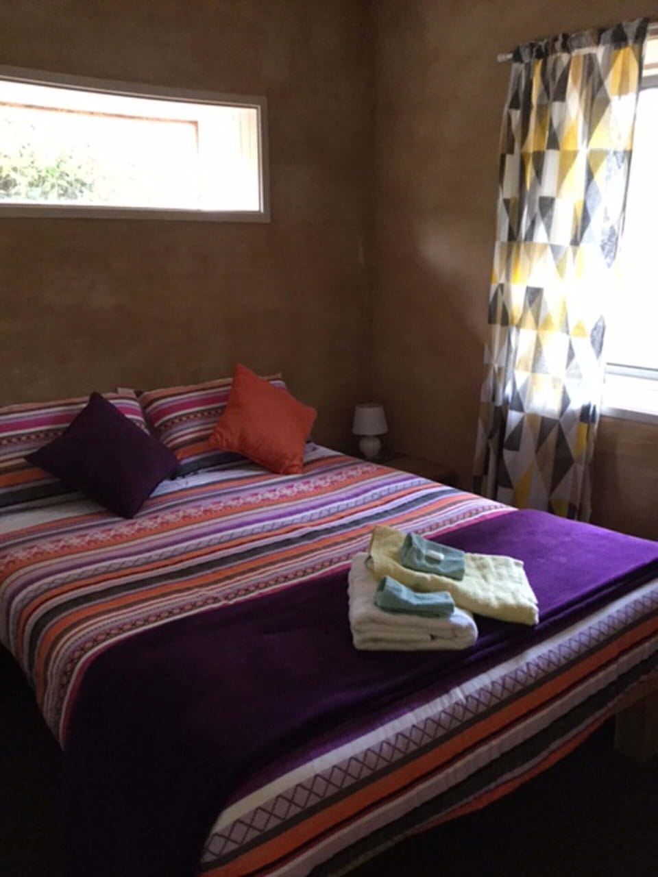 Main bedroom: Queen Bed