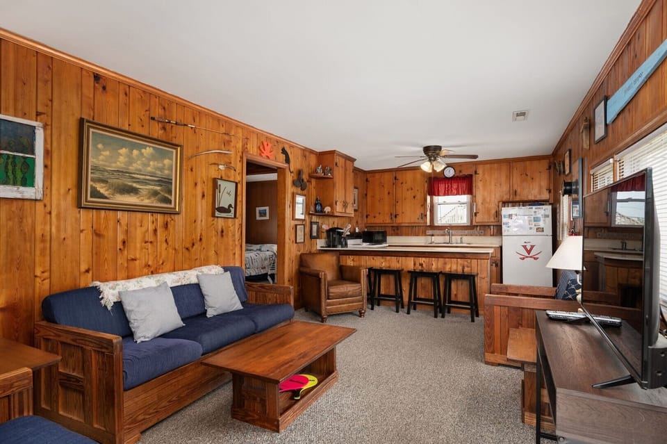 7-web-or-mls-Cove-215-Spitler-Living