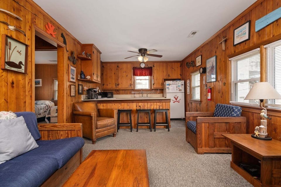 8-web-or-mls-Cove-215-Spitler-Living-V2