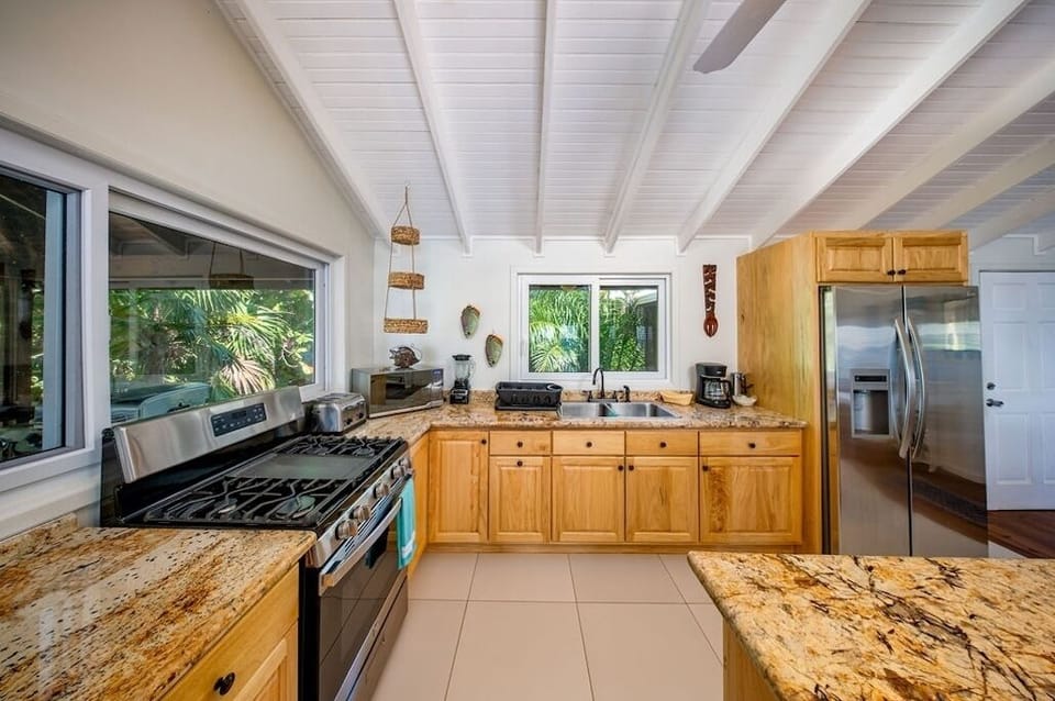 Full kitchen