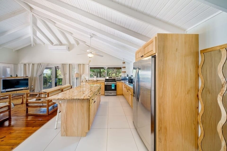 Full kitchen