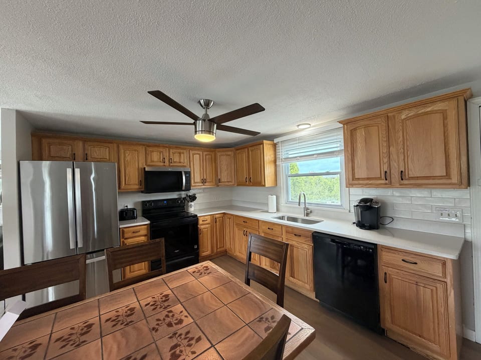 Kitchen quarter Counter tops fully remodeled new appliances 