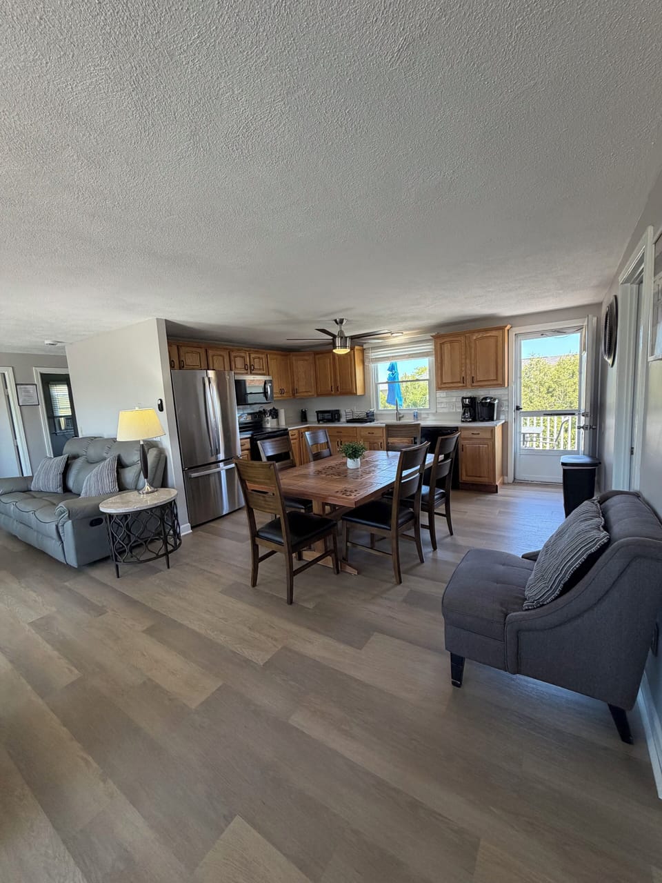 Large spacious living room combined Floor plan to kitchen