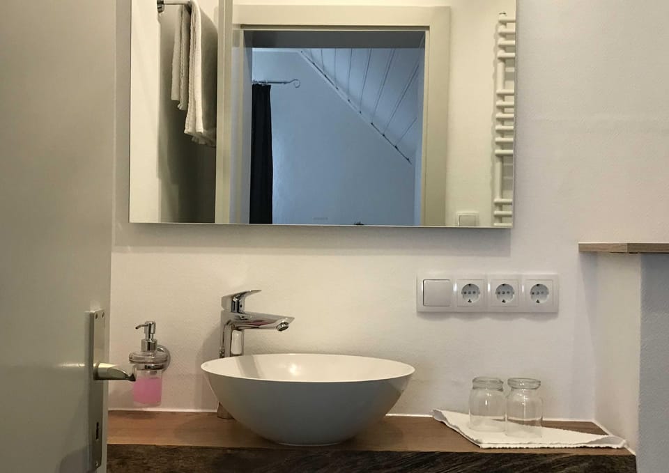 Standard Double Room | Bathroom | Shower, free toiletries, hair dryer, towels