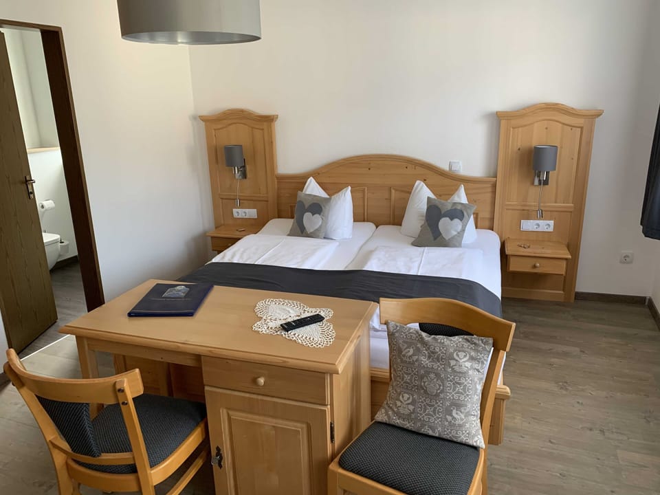 Standard Triple Room | Premium bedding, memory foam beds, desk, laptop workspace