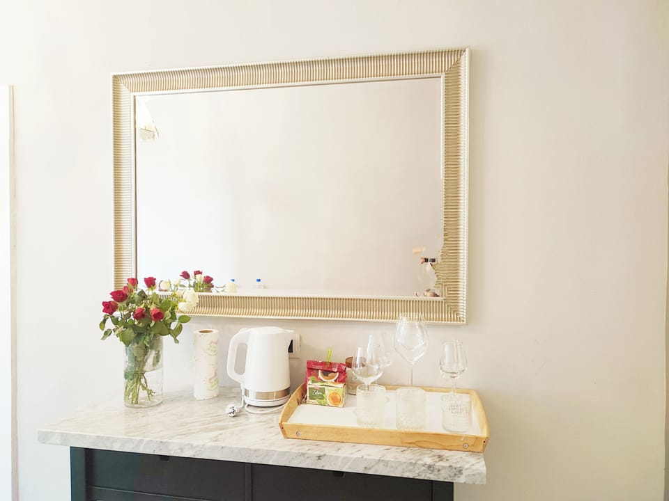 Fully equipped kitchen for long stays, with marketplace and fishmarket nextdoor