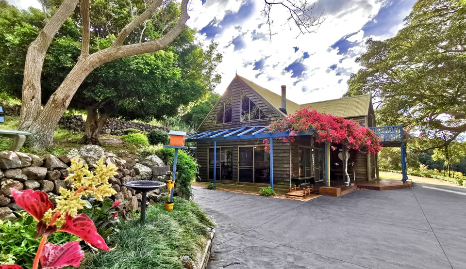 The Red Cedar is Kiama's secret cottage with ocean views. Just 5 mins from town.