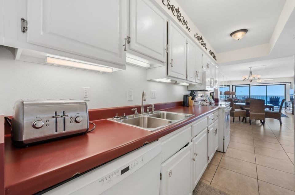 Edgewater 71 Kitchen