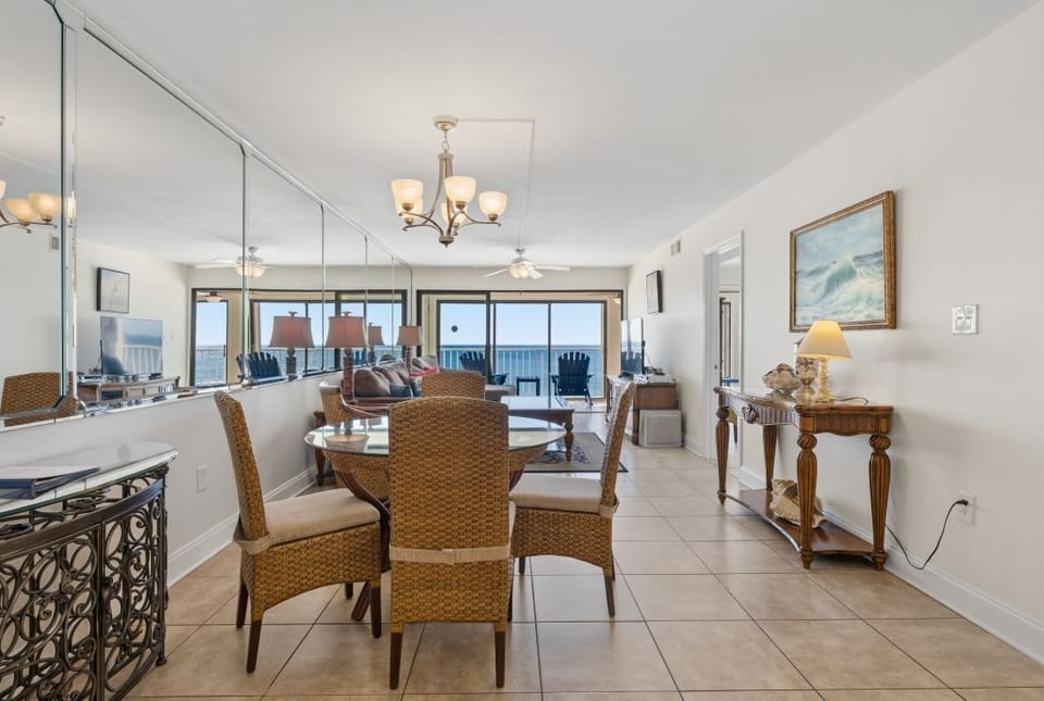 Edgewater 71 Dining Table Seats 4