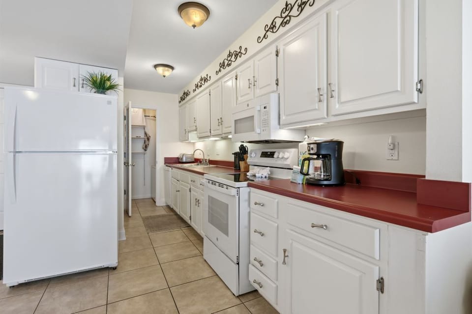 Edgewater 71 Kitchen