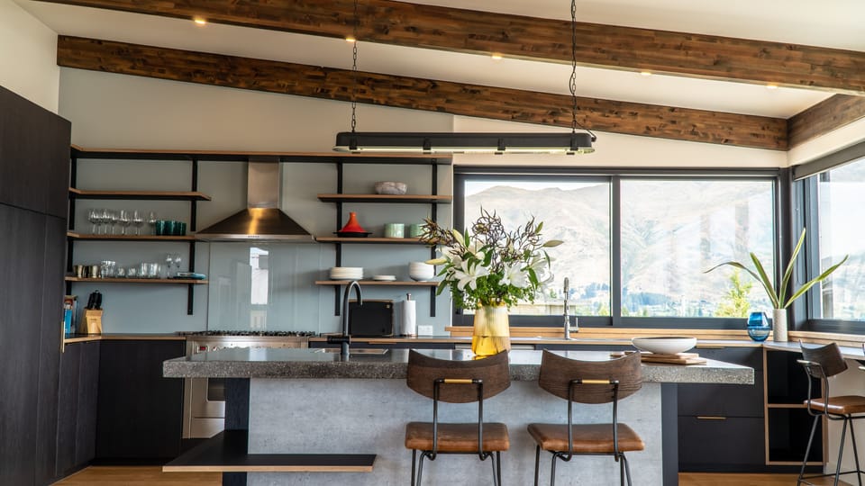 Luxury House, Multiple Beds, Lake View, Mountainside | Interior