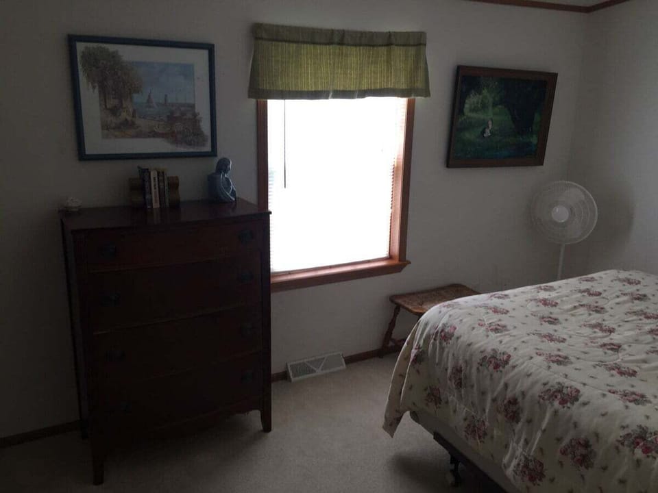 Queen Bedroom
