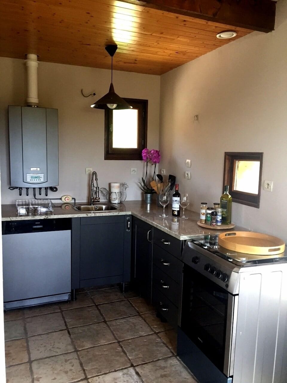 Fully-equiped Kitchen: stove, dishwasher, fridge, utensils & spices. BBQ patio