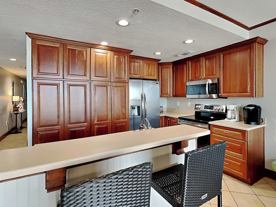 Full Kitchen - Breakfast Bar Seating for 2