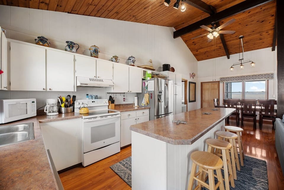 8-web-or-mls-Cove-419-Key-Kitchen-V2