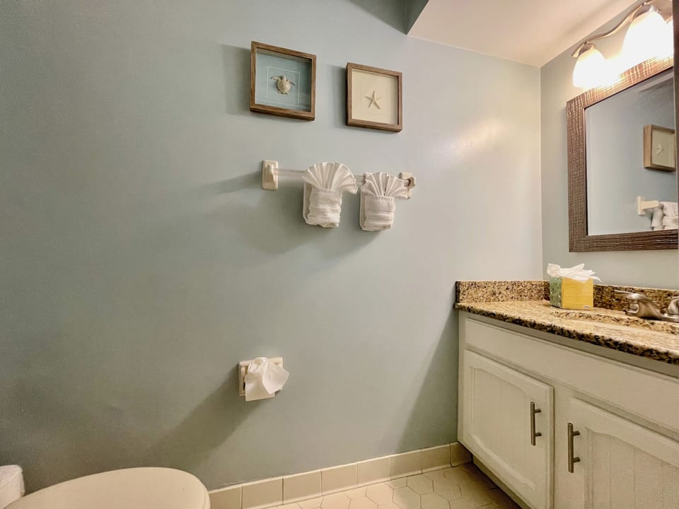 1st floor 1/2 bath