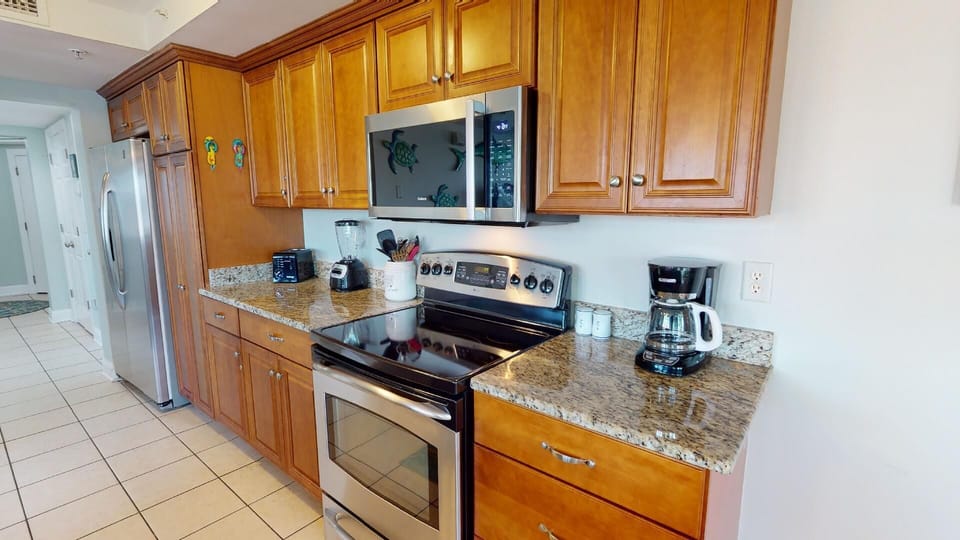 Full Kitchen - Stainless Steel Appliances