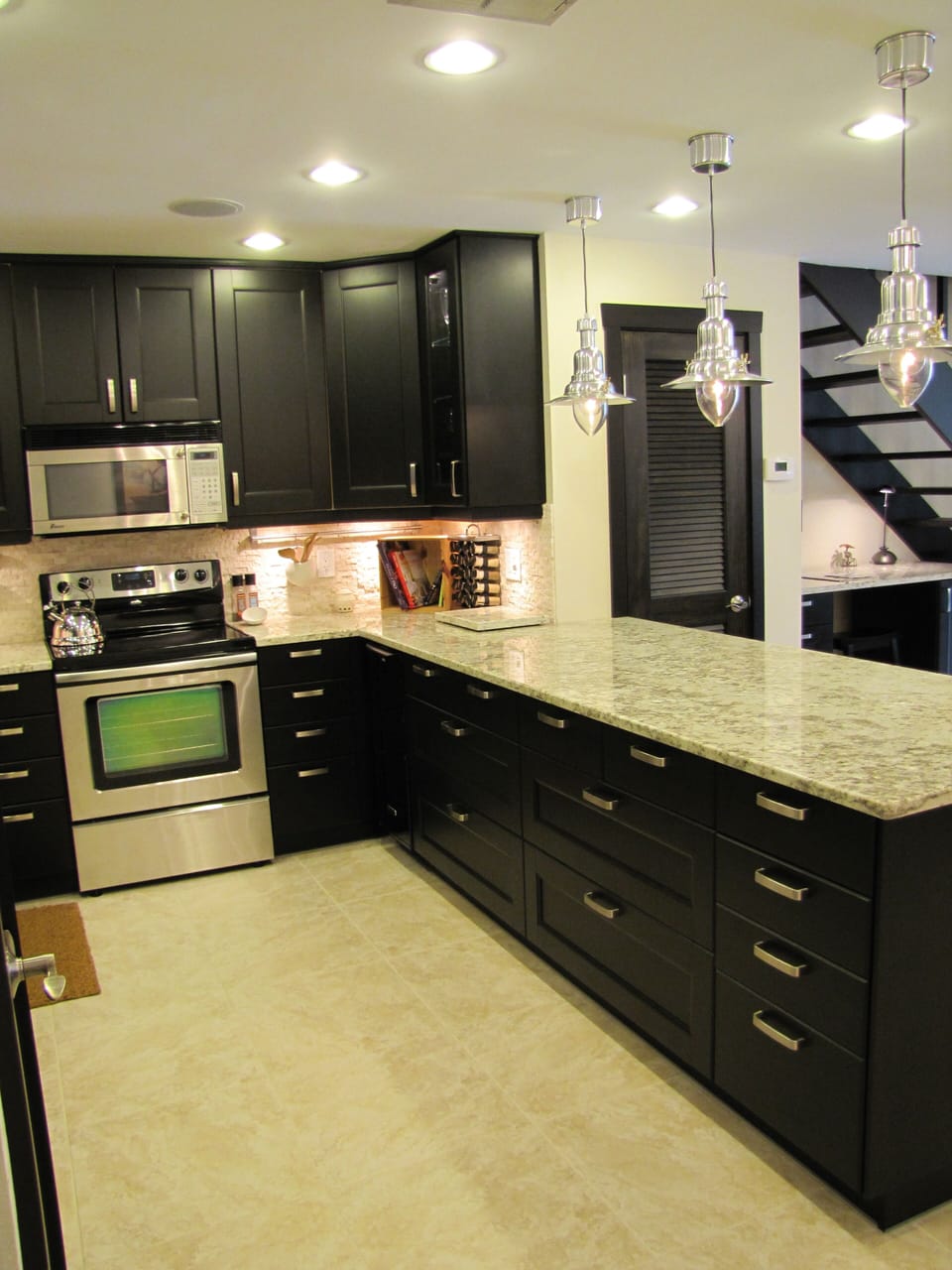 Kitchen with plenty of storage and a separate pantry. Even an ice machine!