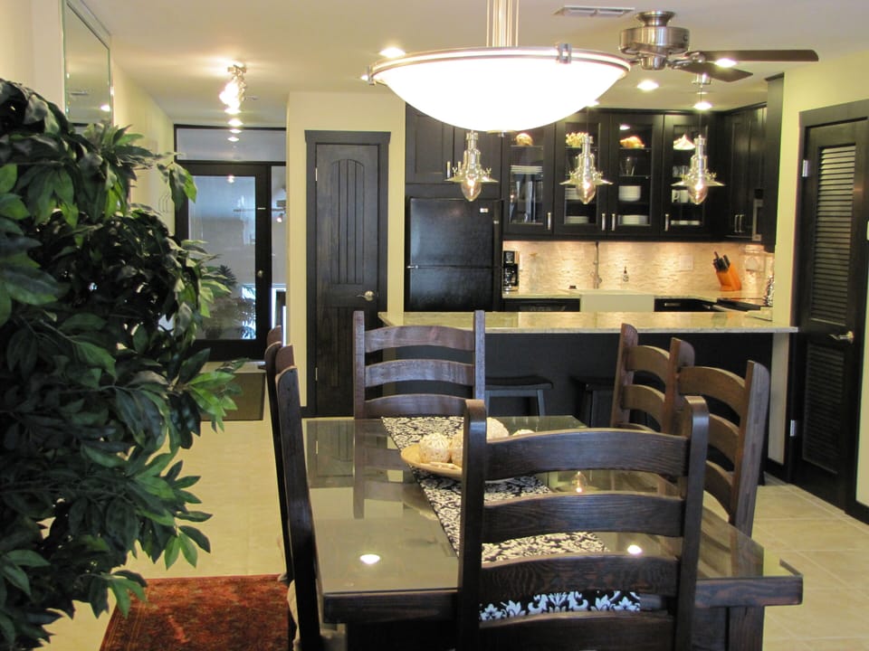Enjoy Family & Friends in a wonderfully appointed vacation home at the beach!