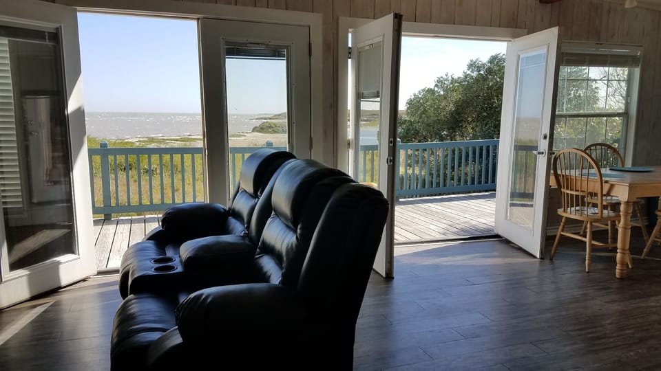Cool Bay Breeze -If you're of the mind, turn off the A/C and kick open the doors