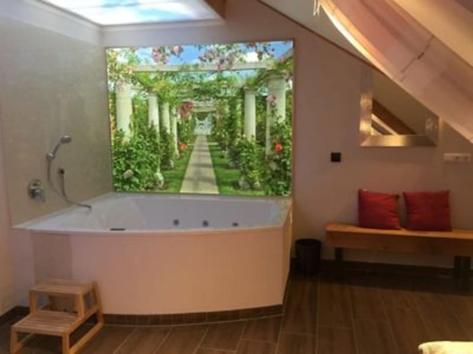 Jetted tub