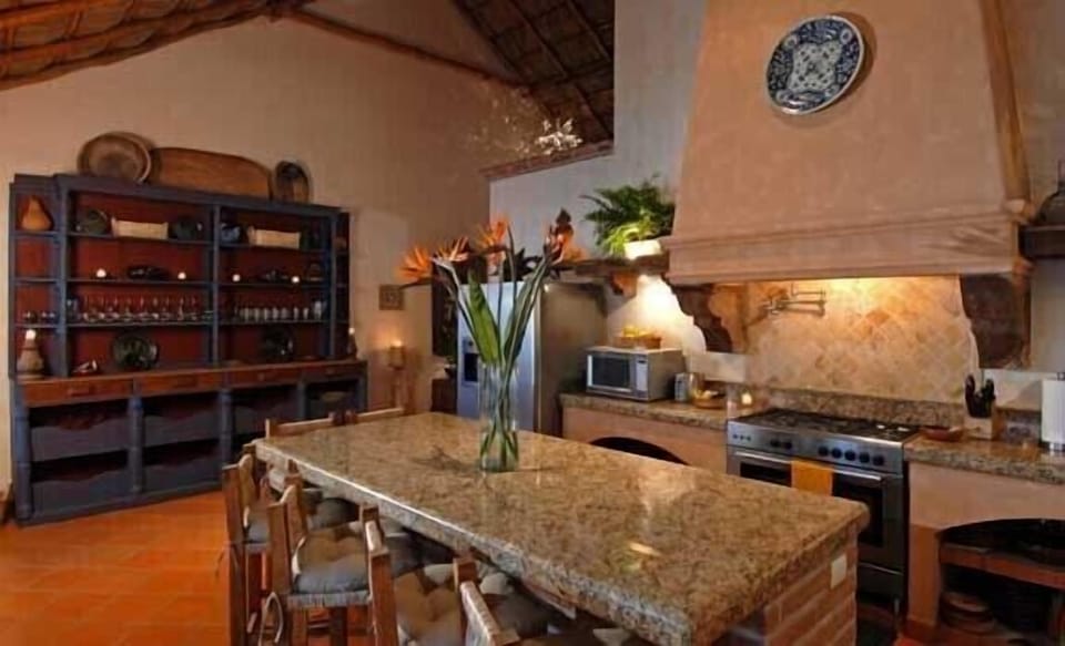 Gourmet Kitchen w/Large Island, Granite Countertops, Professional Appliances