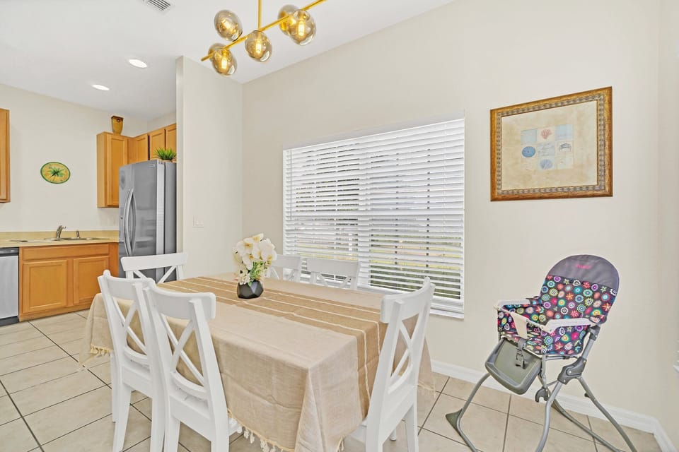Dining TABLE 1