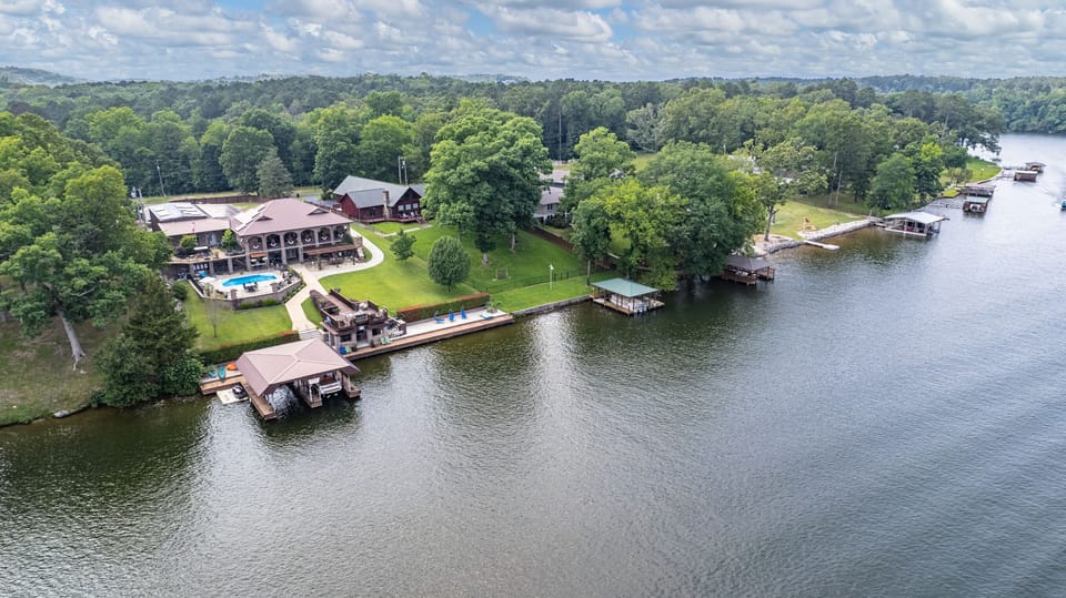 LAKESIDE VIEW OF DOCKZILLA