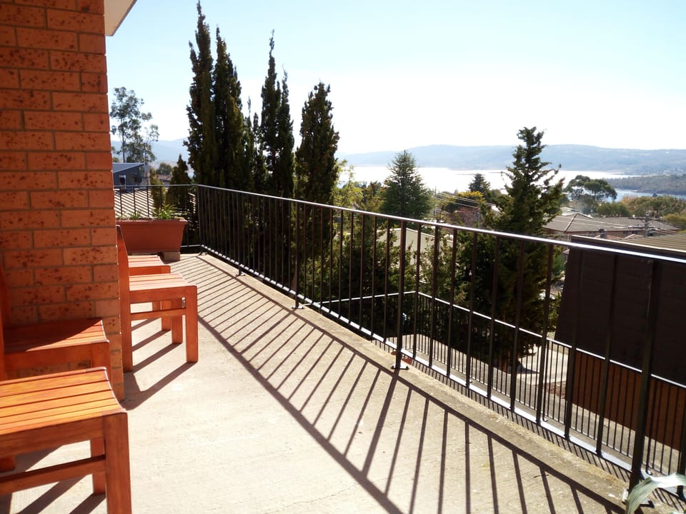 Large balcony to enjoy the sunset over Lake Jindabyne