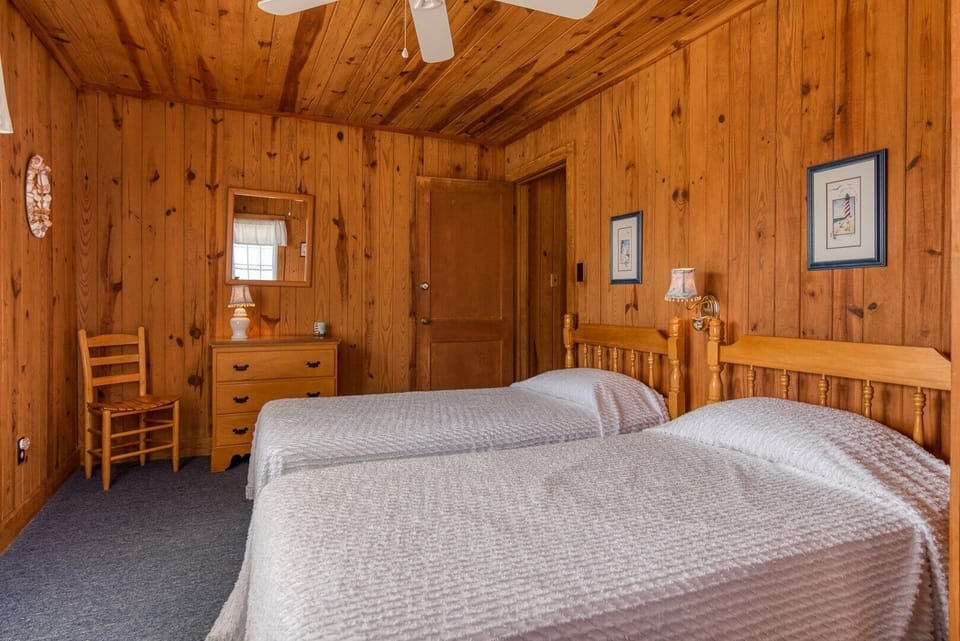 Twin Bedroom