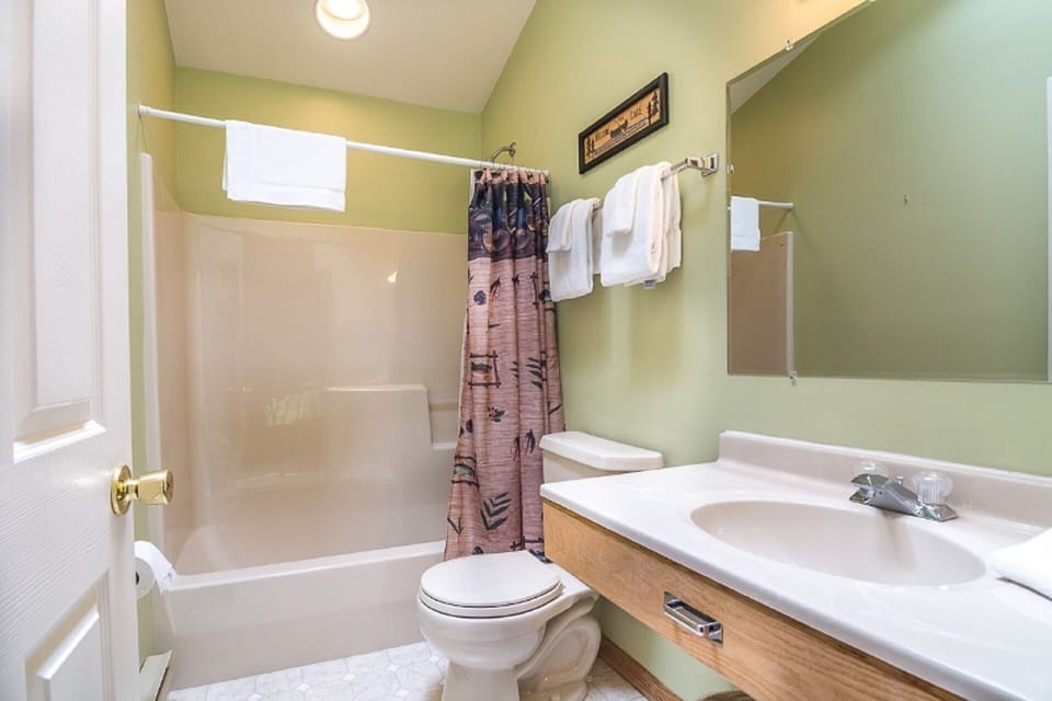 2nd floor guest bedroom 