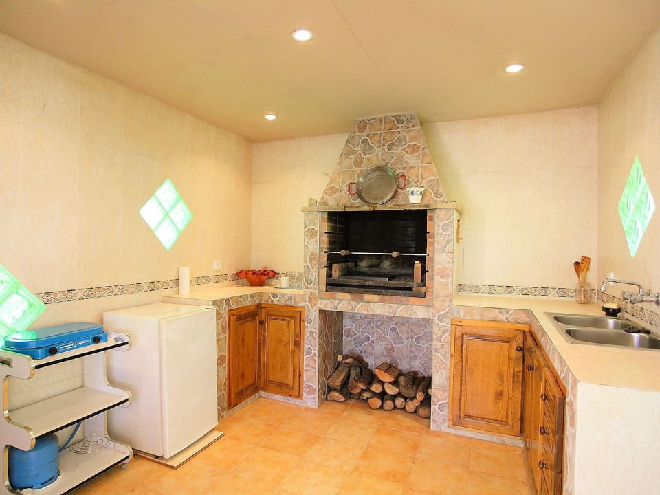 Property, Room, Furniture, Interior Design, Building, Kitchen, Floor, House, Real Estate, Ceiling