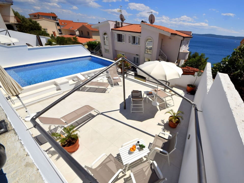 Property, House, Building, Real Estate, Architecture, Roof, Apartment, Residential Area, Vacation, Home