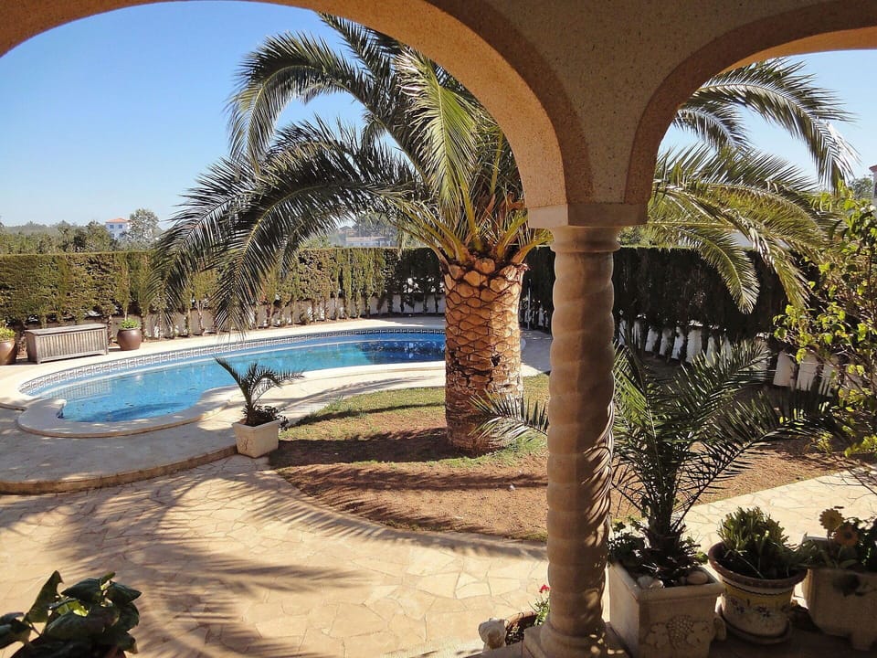 Property, Tree, Palm Tree, Azure, Arecales, Real Estate, Architecture, Building, Vacation, Hacienda