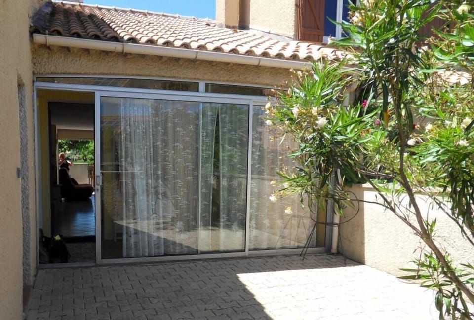 Terrace – Side entrance
