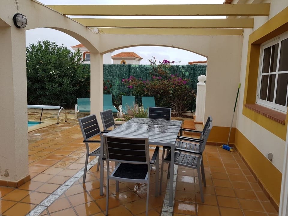Enjoy your breakfast and lunch by the poolside
