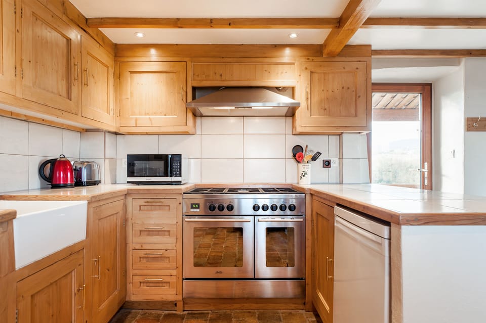 Gites Marston - La Magnanerie - Custom built, fully equipped open kitchen