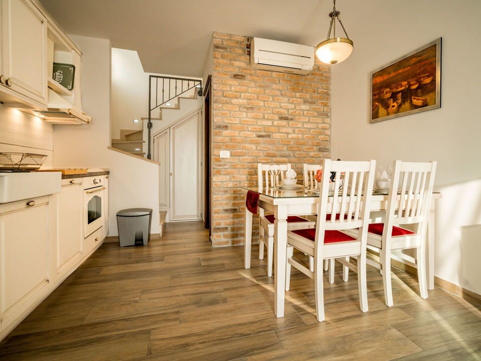 Room, Furniture, Property, Floor, Wood Flooring, Interior Design, Building, Hardwood, Yellow, House