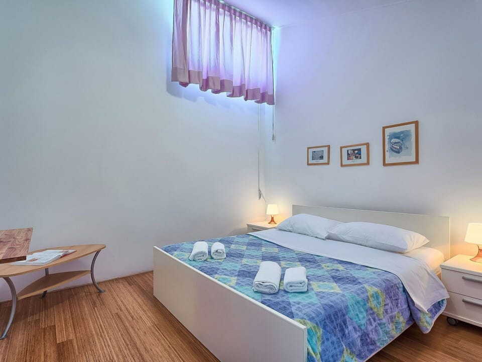 Bedroom, Bed, Room, Furniture, Property, Bed Sheet, Interior Design, Floor, Wall, Bed Frame